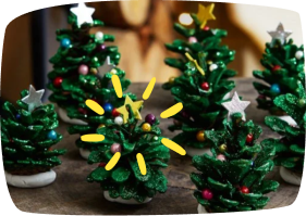 manualidades navidenas arbolitos con pinas