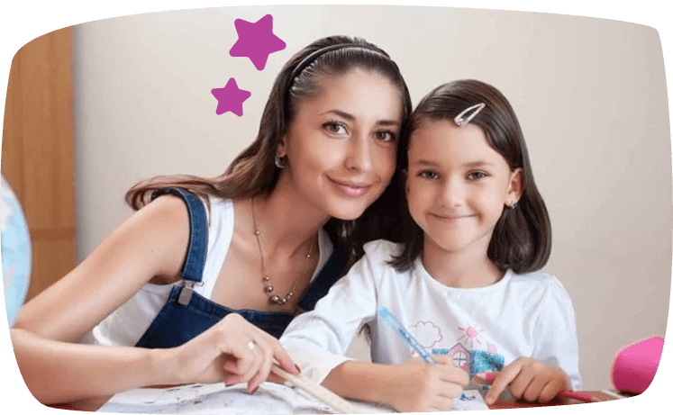 ninera con nina dibujando